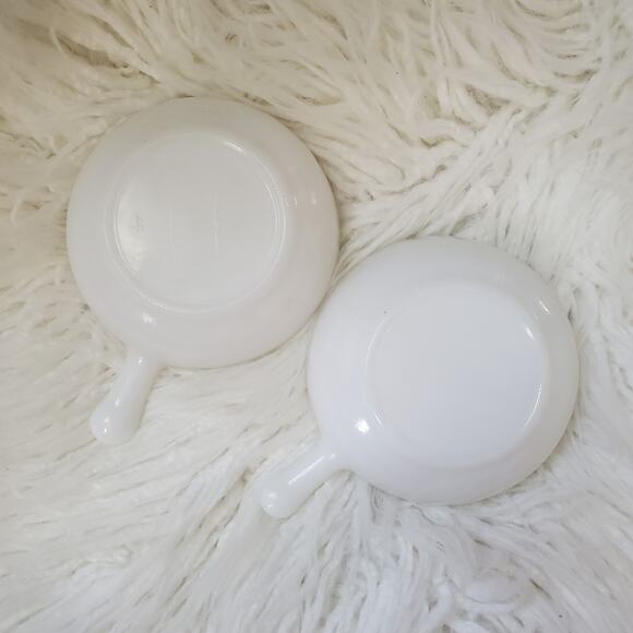 Vintage Milk Glass Handled Soup Bowl Set of 2 - Picture 3 of 6